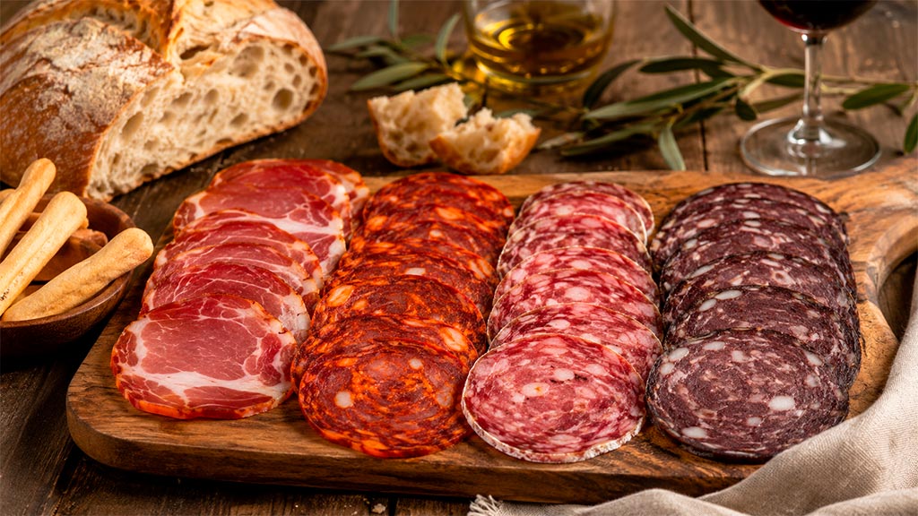 Selección de embutidos ibéricos de Salamanca de Ibéricos Jesús Sanz con lomo, chorizo, salchichón y morcón